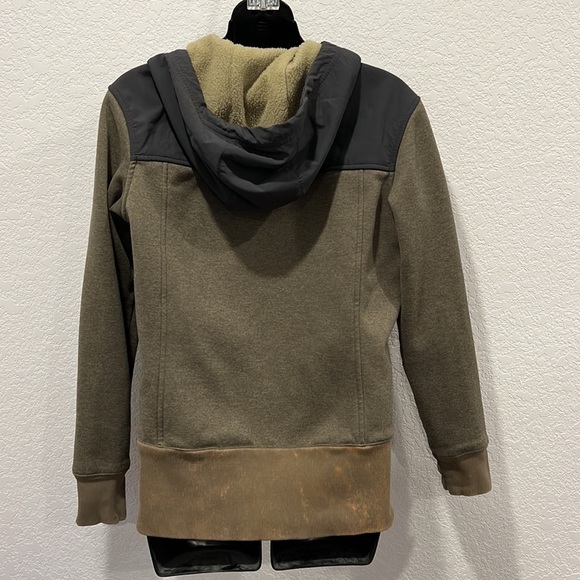 The North Face Tech Sherpa Hood 1/2 Zip Pullover Green - Picture 10 of 11